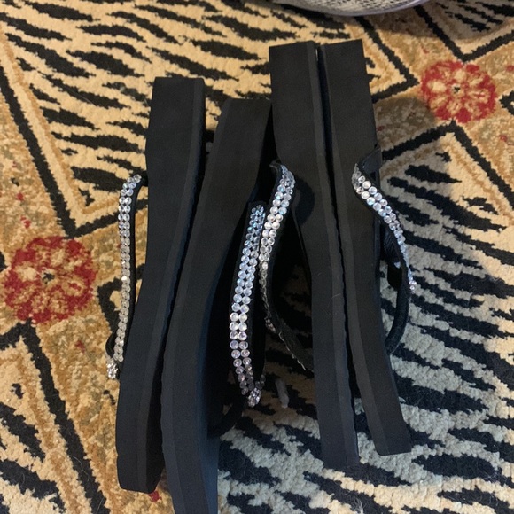 YELLOW BOX BLACK Mellow Mat BEADED Sandals - Picture 4 of 6